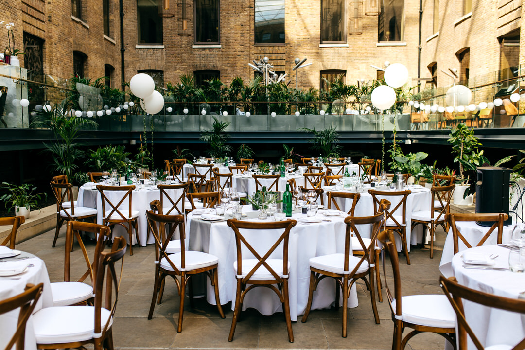 wilma-event-design-wedding-breakfast-table-arrangement-wooden-chairs-white-linen
